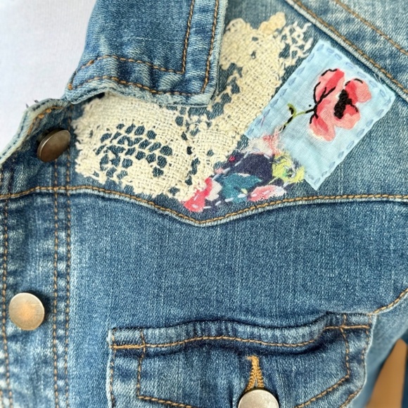 One-of-a-Kind Hand Painted & Hand Embroidered Vintage Patchwork Denim Jacket - Picture 7 of 9